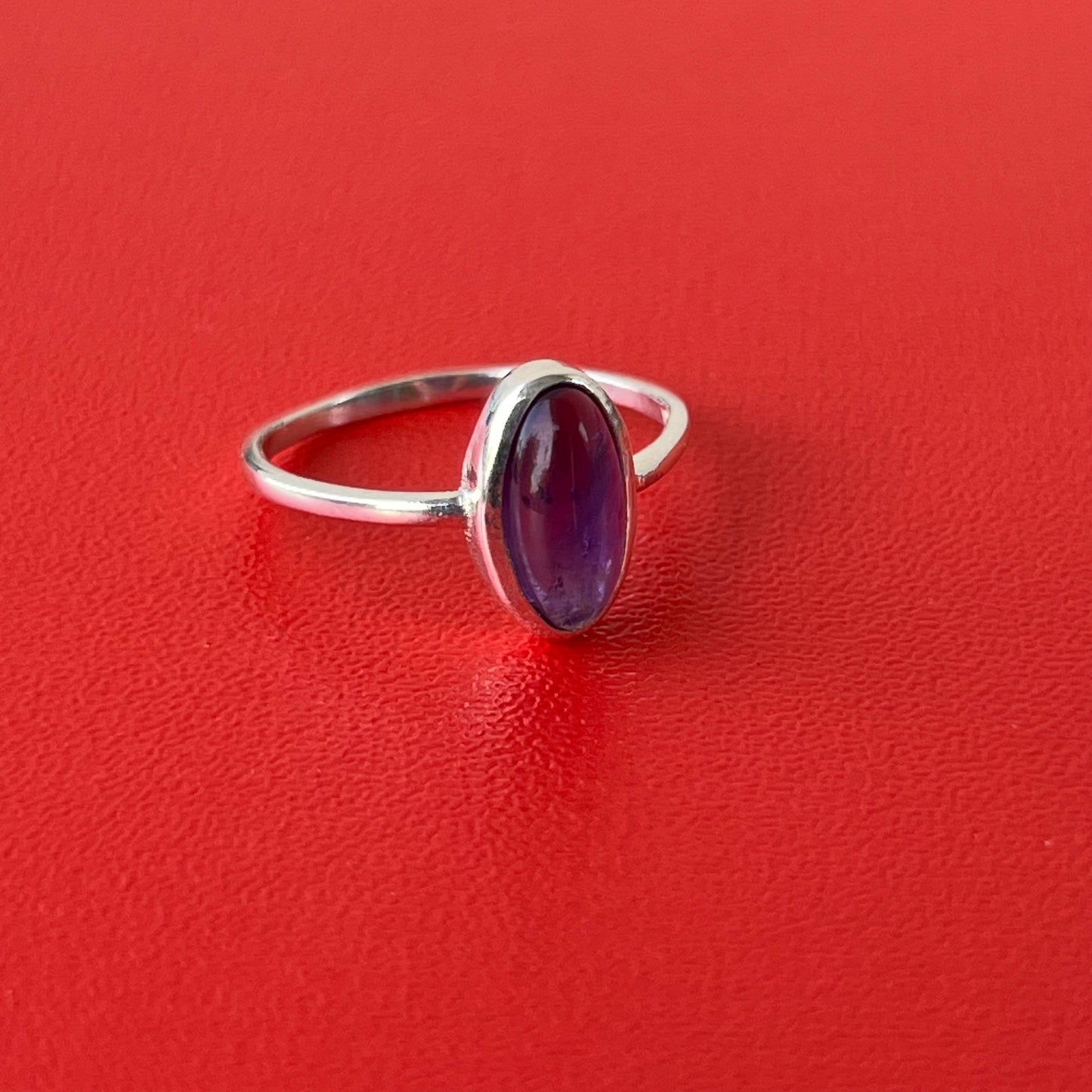Anillo Amatista OVALE | "Protección, calma y espiritualidad" | Plata 925