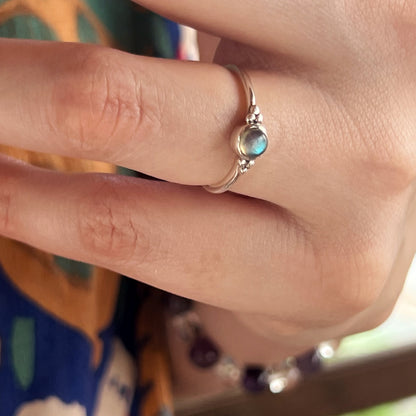 Anillo Labradorita ANU | "Protección, Intuición y espiritualidad"| Plata 925