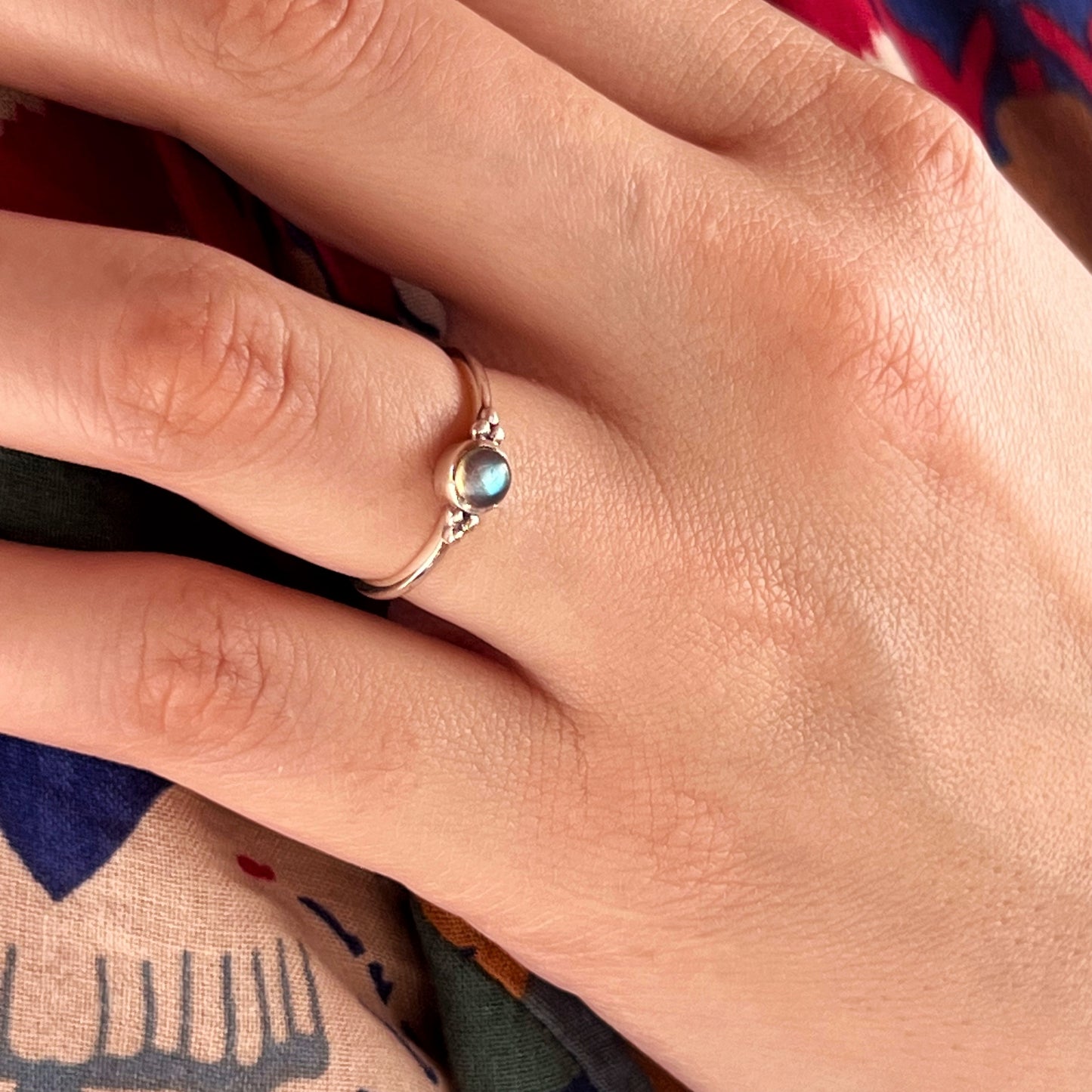 Anillo Labradorita ANU | "Protección, Intuición y espiritualidad"| Plata 925