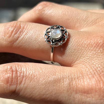 Anillo Piedra Luna TARA  | "Fluir con los cambios" | Plata 925