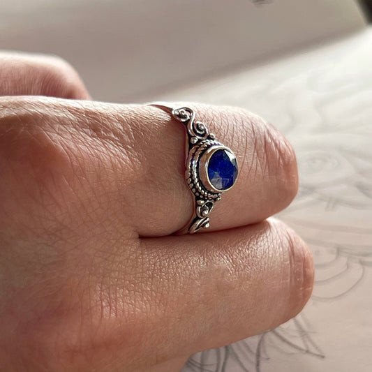 Anillo Zafiro AGNI  | "Intuición, Sabiduría y éxito" | Plata 925