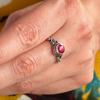 Anillo Rubí AGNI | "Vitalidad, Amor y Prosperidad" | Plata 925