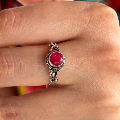 Anillo Rubí AGNI | "Vitalidad, Amor y Prosperidad" | Plata 925