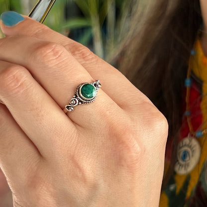 Anillo Esmeralda AGNI | "Amor, sanación emocional y abundancia" | Plata 925