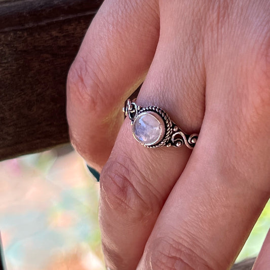 Anillo Piedra Luna AGNI  | "Fluir con los cambios" | Plata 925