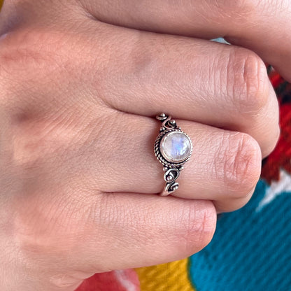 Anillo Piedra Luna AGNI  | "Fluir con los cambios" | Plata 925