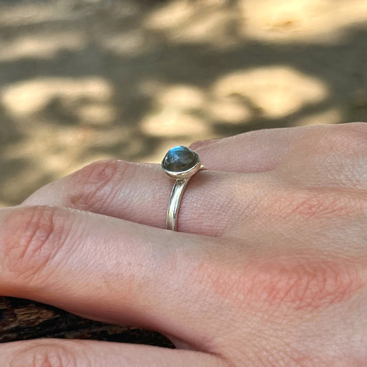 Anillo Labradorita PURMINA II | "Protección, Intuición y espiritualidad"| Plata 925