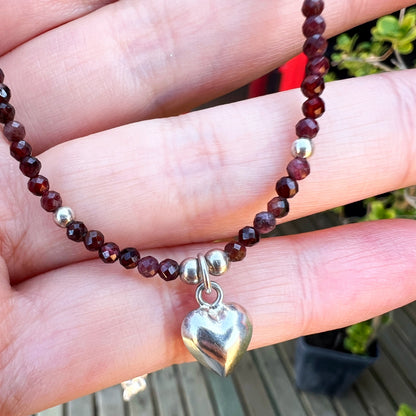 Collar " Pasión y vitalidad" | Granate y dije de corazón | Plata 925
