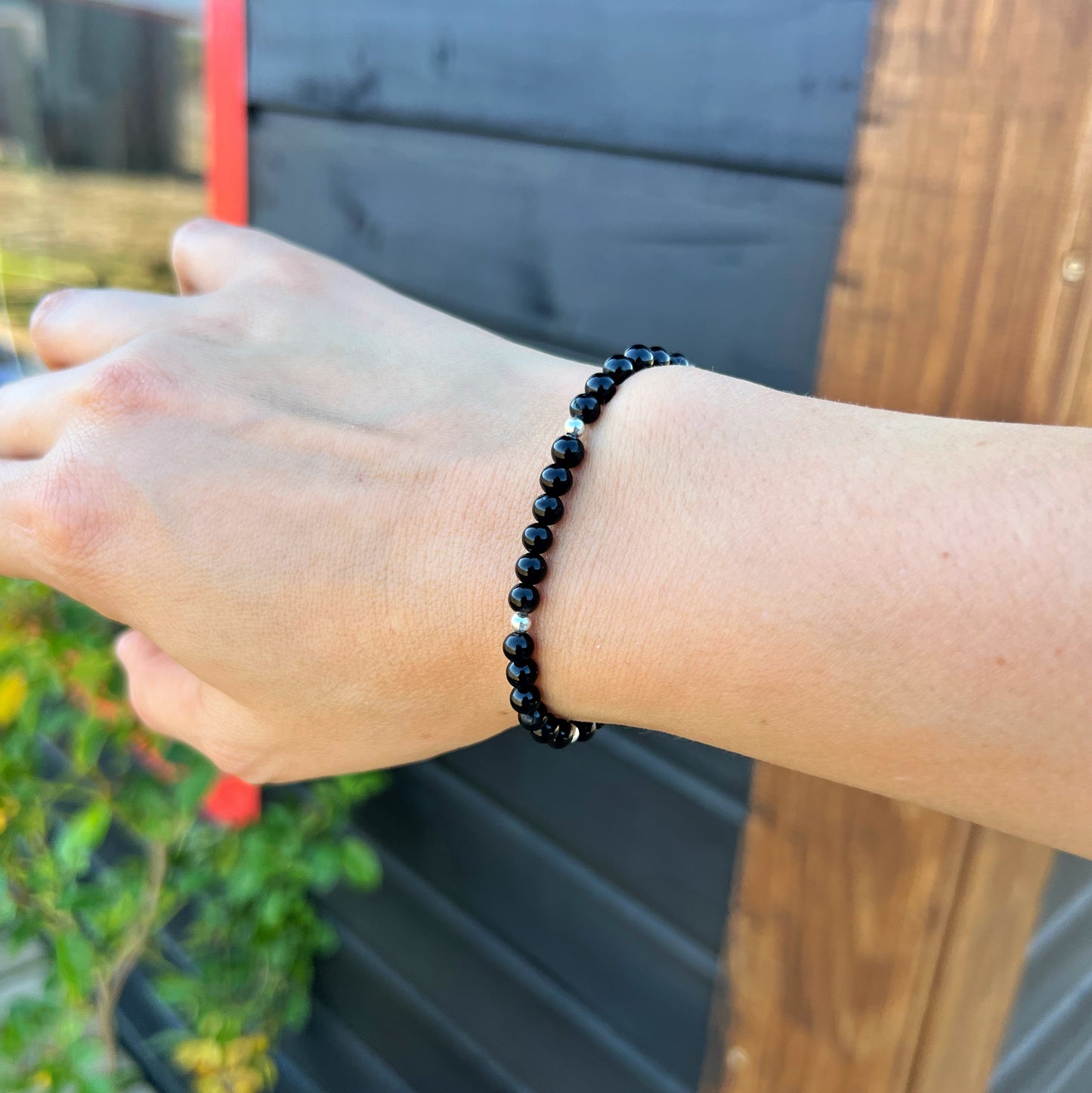 PULSERA ELASTICADA "PROTECCIÓN Y ENRAIZAMIENTO | Turmalina negra | Plata 925