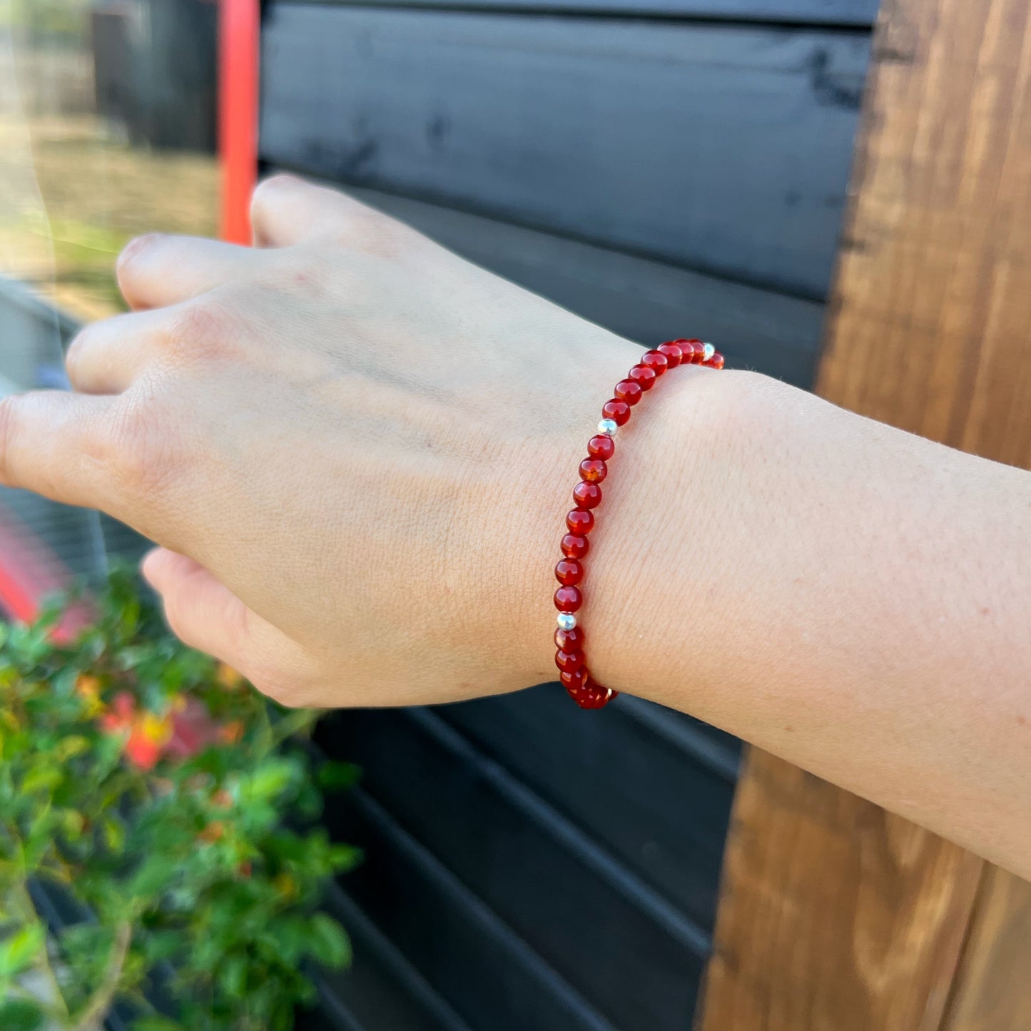 PULSERA ELASTICADA "MOTIVACIÓN Y CREATIVIDAD" | Cornalina | Plata 925