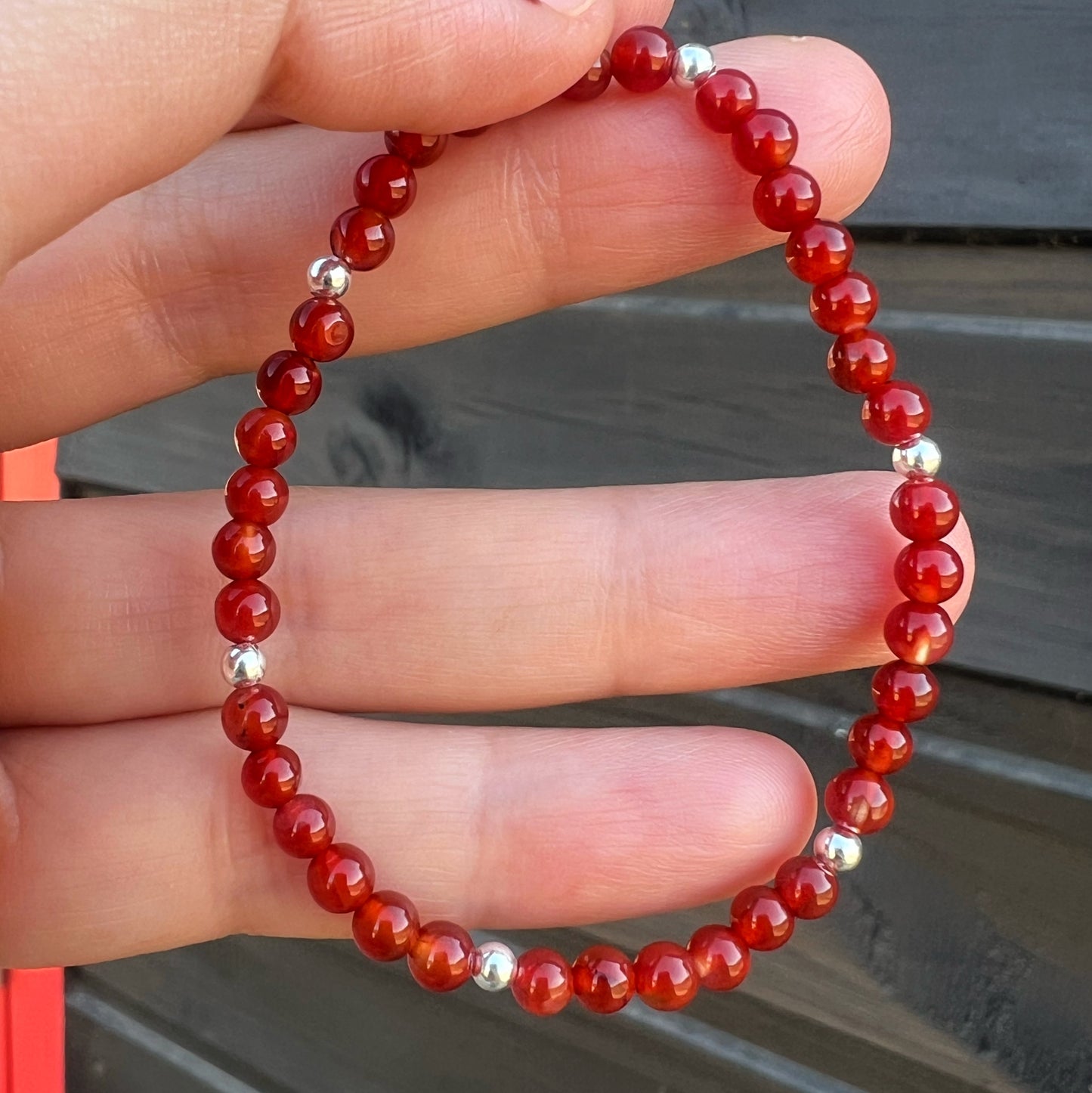 PULSERA ELASTICADA "MOTIVACIÓN Y CREATIVIDAD" | Cornalina | Plata 925