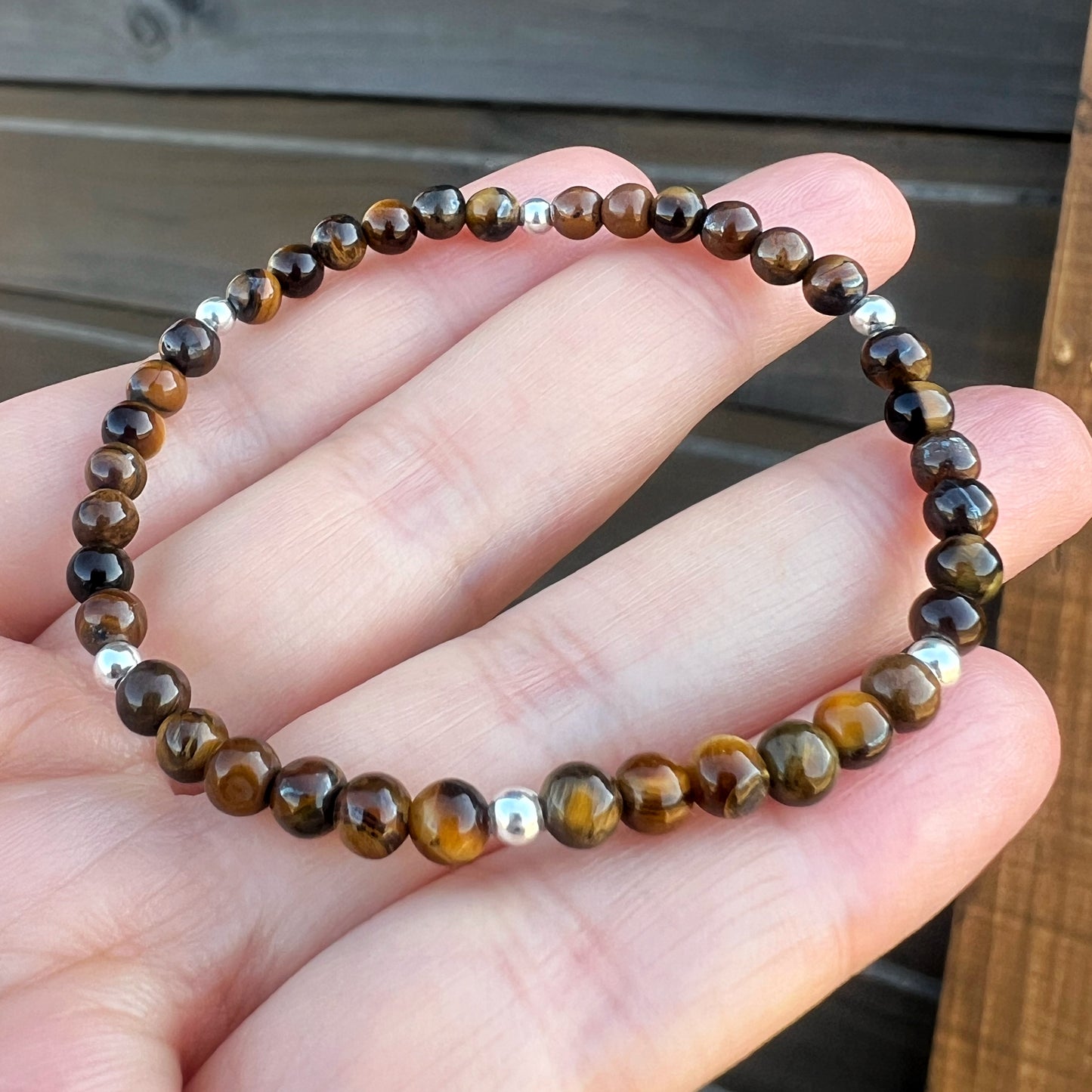 PULSERA ELASTICADA "FUERZA INTERIOR Y SEGURIDAD" | Ojo de tigre | Plata 925