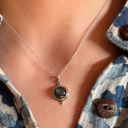 Colgante Redondo "Protección espiritual" | Labradorita | Plata 925