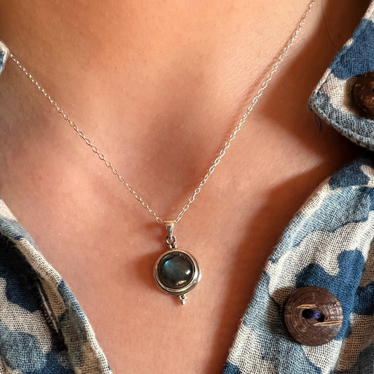 Colgante Redondo "Protección espiritual" | Labradorita | Plata 925