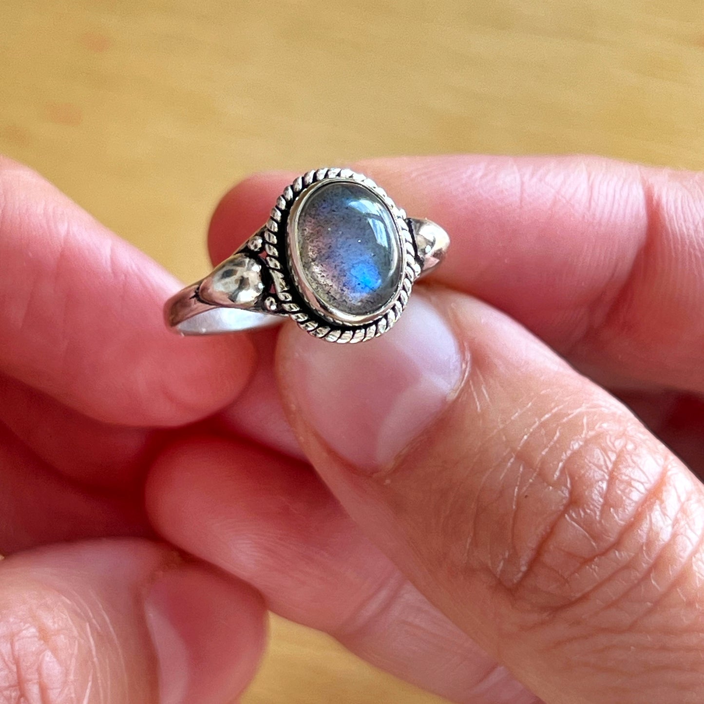 Anillo Labradorita KANTI |"Protección Espiritual" | Plata 925
