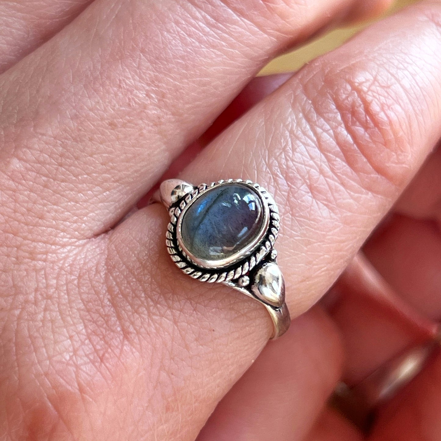 Anillo Labradorita KANTI |"Protección Espiritual" | Plata 925