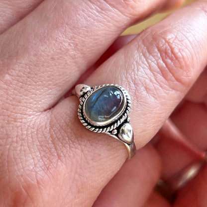 Anillo Labradorita KANTI |"Protección Espiritual" | Plata 925